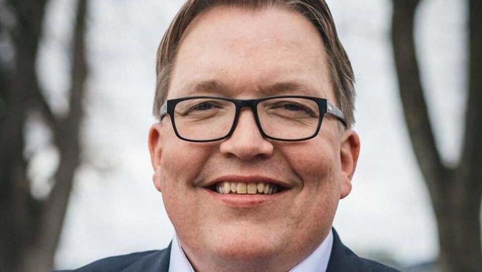 Sverre Myrli er stortingsrepresentant for Akershus og er Arbeiderpartiets transportpolitiske talsmann på Stortinget. Han er inne i sin femte stortingsperiode og har utdanning fra Høgskolen i Oslo og Handelshøjskolen i København. Han har permisjon fra jobb i Forsvarsbygg og var politisk rådgiver i Samferdselsdepartementet 1996-97. Myrli er opptatt av alle transportformer. Ikke minst det store omfanget av kabotasje som foregår i Norge i dag, både i lovlig og ulovlig form. Han er også sterk tilhenger av mer gods på bane og sjø. Sverre Myrli er stortingsrepresentant for Akershus og er Arbeiderpartiets transportpolitiske talsmann på Stortinget. Han er inne i sin femte stortingsperiode og har utdanning fra Høgskolen i Oslo og Handelshøjskolen i København. Han har permisjon fra jobb i Forsvarsbygg og var politisk rådgiver i Samferdselsdepartementet 1996-97. Myrli er opptatt av alle transportformer. Ikke minst det store omfanget av kabotasje som foregår i Norge i dag, både i lovlig og ulovlig form. Han er også sterk tilhenger av mer gods på bane og sjø.