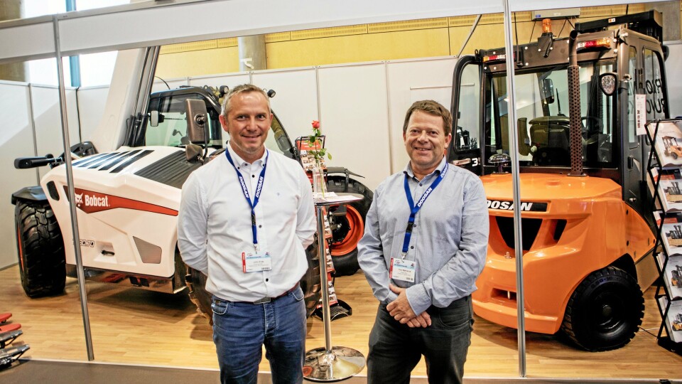NYE TIDER: Trøndelag Truck har nye eiere og nye merker. John Eide (til venstre) er ny avdelingsleder og Tore Bjølverud (Scanlift) er inne på eiersiden.