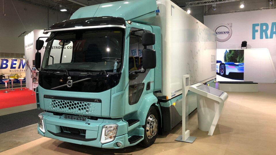 På Transport & Logistikk i Lillestrøm viser Volvo fram en elektrisk, toakslet distribusjonsbil. Bilen har en batterikapasitet på 300 kWh, og en motor på 200 kW / 270 Hk. Volvo oppgir rekkevidden til 'opptil 260 km'. Nå starter salget.