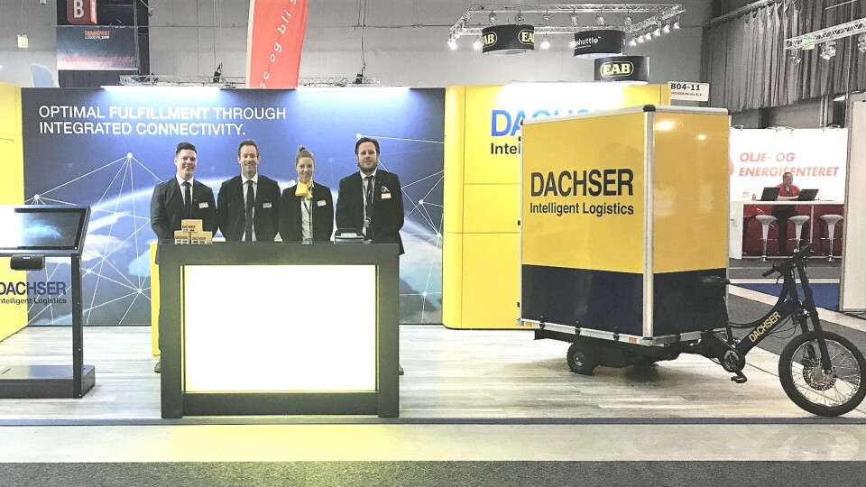 Dachser har med seg en elektrisk lastesykkel som de stiller ut på selskapets stand under Transport & Logistikk på Norges Varemesse denne uken. Fra venstreMarius Jahr, operations manager, Benjamin Fjellheim, salgssjef, Johanna Gustafsson, sales assistent og Bjørn Olav Eikefjord, charter team leader.