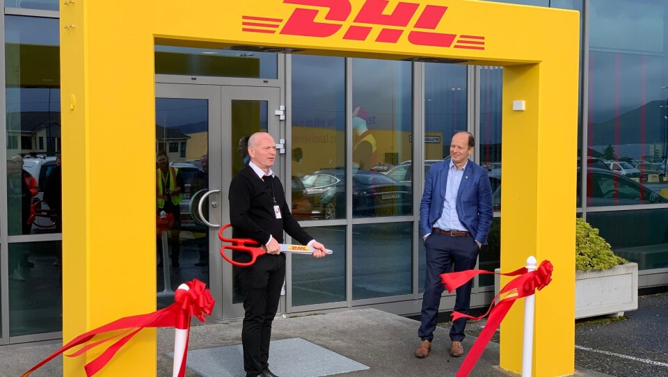 Tor Morten Lorentzen, OPS Manager DHL Express Ålesund og ordfører i Giske kommune, Harry Valderhaug. Tor Morten Lorentzen, OPS Manager DHL Express Ålesund og ordfører i Giske kommune, Harry Valderhaug.