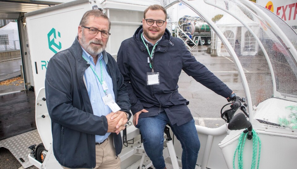 Salgs og markedssjef hos Vogn-Service Ola Storli (til venstre) og Johannes Hill fra Rytle, vite fram den smarte løsningen under Transport & Logistikk 2019 i Lillestrøm.