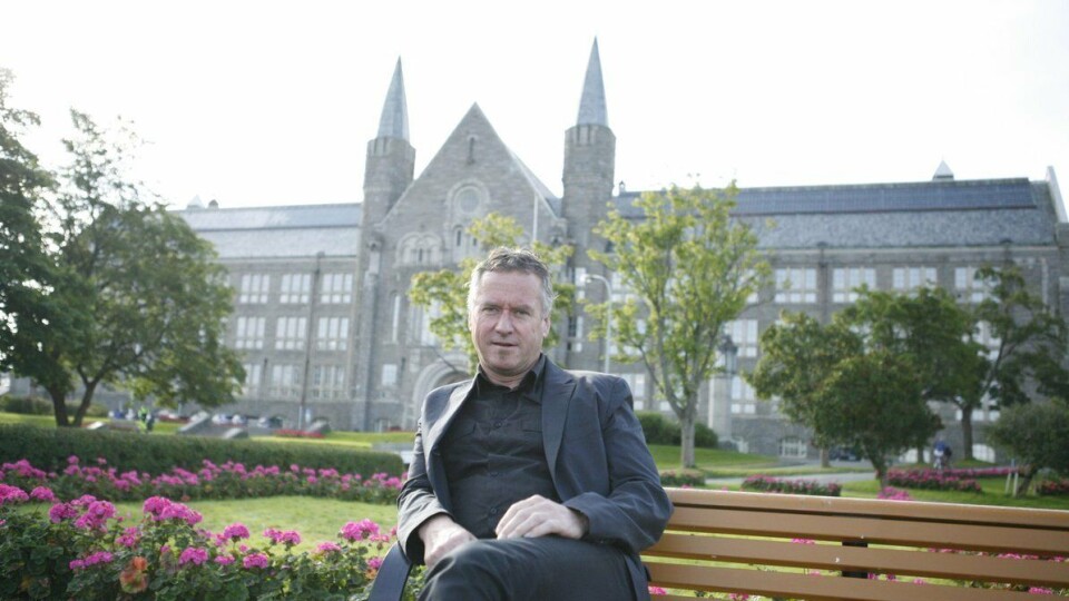 Jan Ola Strandhagen, professor logistikk ved NTNU:Strandhagen betraktes som en døråpner for effektiv verdikjede. Ifølge professoren selv er logistikk kjernen i et moderne samfunn. Studenter og fremtidens logistikere er logistikkprofessorens viktigste sparringspartnere på teknologiens høyborg, NTNU, i Trondheim, hvor han har vært på fulltid siden 2014. Strandhagen var også nærmere 30 år i SINTEF, og har vært senterleder for SFI NORMAN (senter for forskningsdrevet innovasjon; Norwegian Manufacturing) fram til avslutningen i 2014. Foto: Per Dagfinn Wolden Jan Ola Strandhagen, professor logistikk ved NTNU:Strandhagen betraktes som en døråpner for effektiv verdikjede. Ifølge professoren selv er logistikk kjernen i et moderne samfunn. Studenter og fremtidens logistikere er logistikkprofessorens viktigste sparringspartnere på teknologiens høyborg, NTNU, i Trondheim, hvor han har vært på fulltid siden 2014. Strandhagen var også nærmere 30 år i SINTEF, og har vært senterleder for SFI NORMAN (senter for forskningsdrevet innovasjon; Norwegian Manufacturing) fram til avslutningen i 2014. Foto: Per Dagfinn Wolden