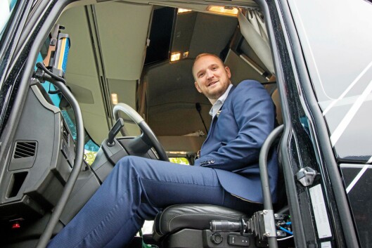 - Med budsjettforslaget for neste år er satsingen på vei på 38 milliarder kroner. Det er en økning på over 80 prosent siden 2013, sier samferdselsminister Jon Georg Dale. - Med budsjettforslaget for neste år er satsingen på vei på 38 milliarder kroner. Det er en økning på over 80 prosent siden 2013, sier samferdselsminister Jon Georg Dale.