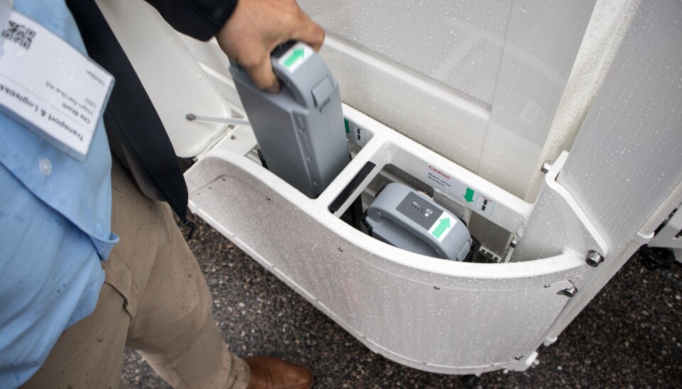 Batteriene byttes ut med et enkelt grep, dermed trenger ikke selve sykkelen stå til lading, men kan være i drift hele tiden.
