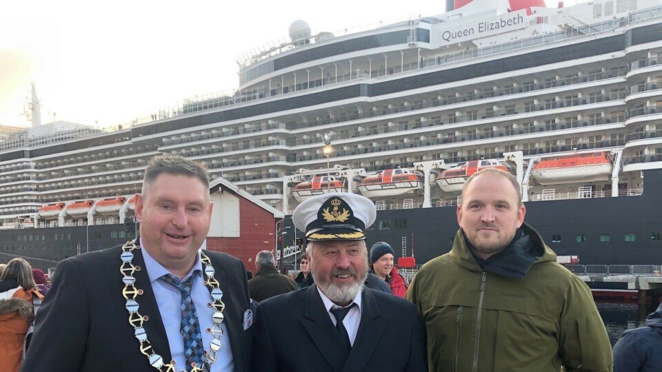 Tirsdag åpnet samferdselsminister Jon Georg Dale den nye cruisekaia i malmbyen Narvik til 160 mill. kroner. Her flankeres havnedirektør Rune Arnøy i Narvik av ordfører Rune Edvardsen og samferdselsminister Jon Georg Dale. (Foto: Jan Erik Netter) Tirsdag åpnet samferdselsminister Jon Georg Dale den nye cruisekaia i malmbyen Narvik til 160 mill. kroner. Her flankeres havnedirektør Rune Arnøy i Narvik av ordfører Rune Edvardsen og samferdselsminister Jon Georg Dale. (Foto: Jan Erik Netter)
