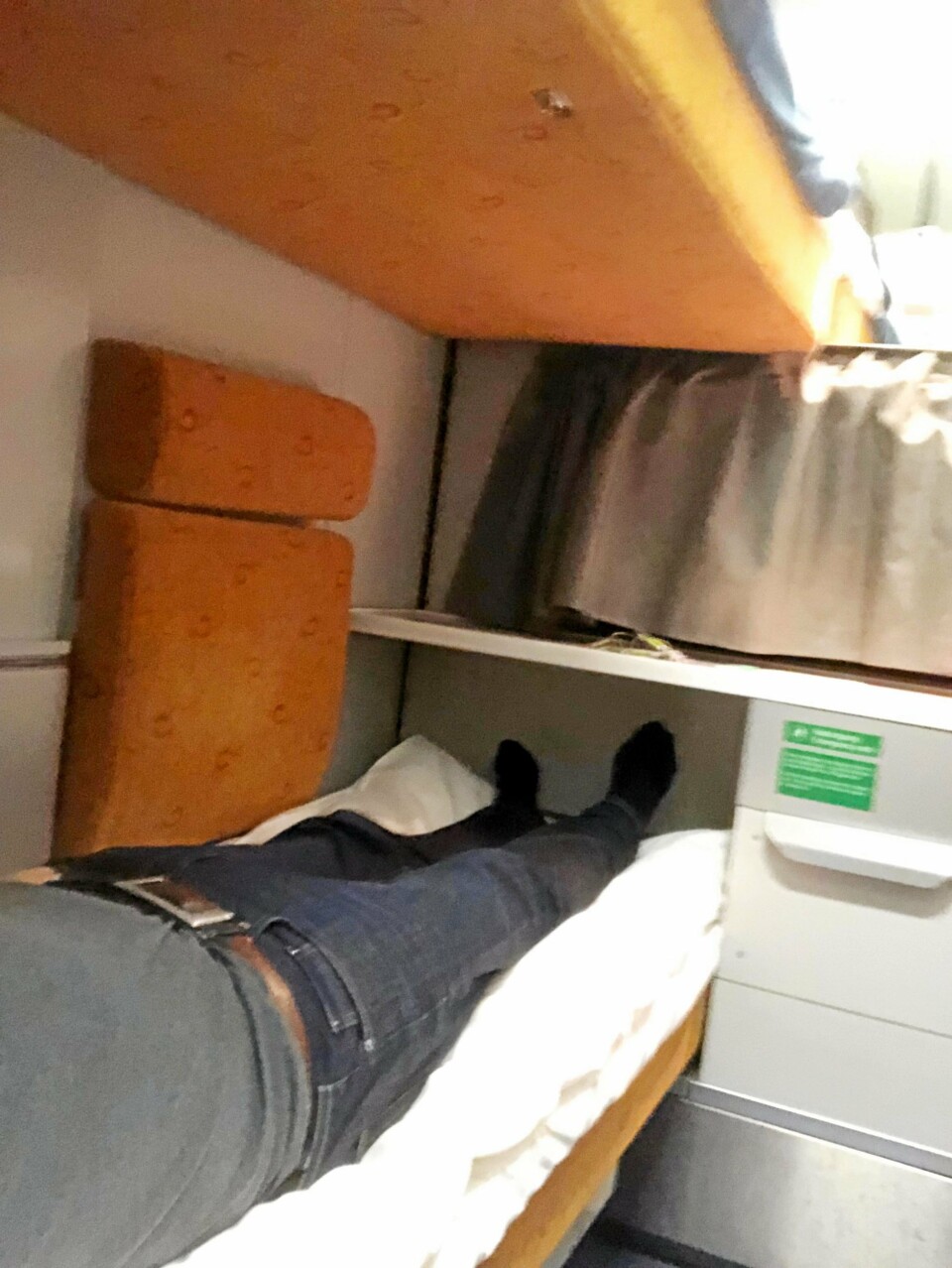 PLASS: Det gikk akkurat fint å fordele 187 centimeter redaktør i køya.