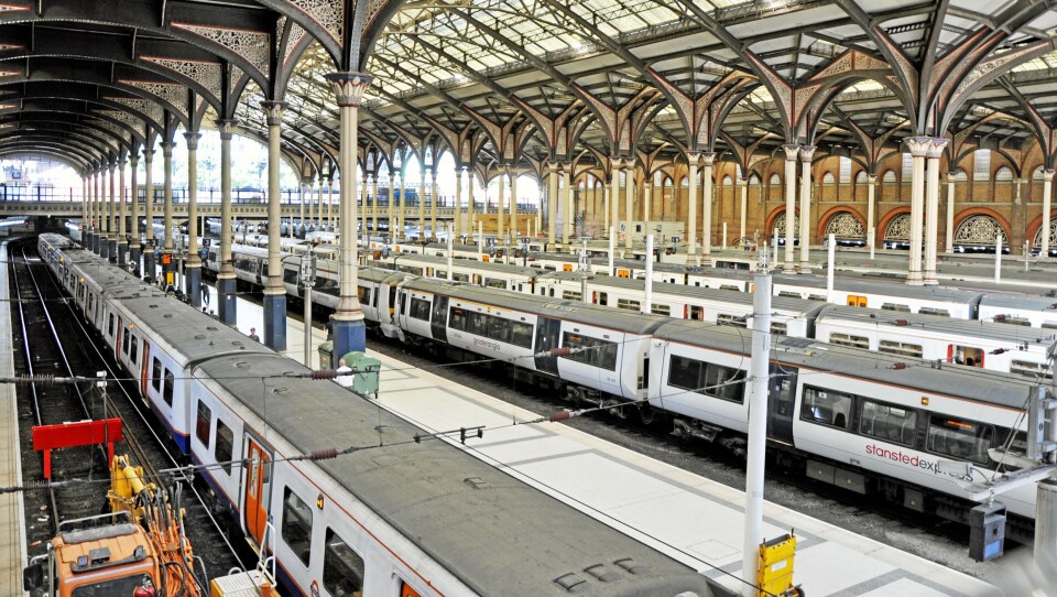 Med 67 millioner passasjerer årlig er Liverpool Street Storbritannias tredje travleste jernbanestasjon. Nå kan perrongene bli brukt til gods også. Med 67 millioner passasjerer årlig er Liverpool Street Storbritannias tredje travleste jernbanestasjon. Nå kan perrongene bli brukt til gods også.