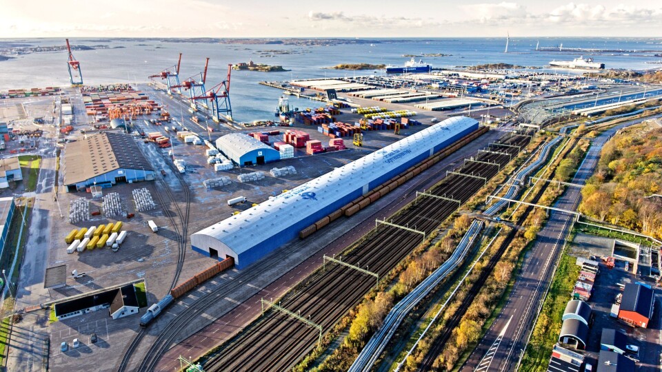 Den nye PVC-hallen blir en av verdens største plasthaller. Illustrasjonen viser hvordan det skal se ut på jernbaneomlastingen når hallen er på plass.