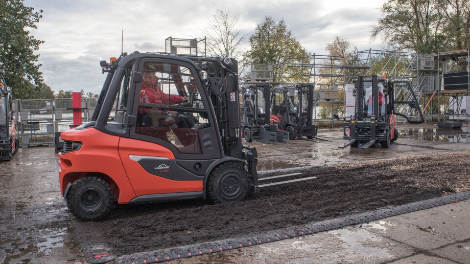 Linde viste fram sin nye truck på et anlegg utenfor Berlin, der blant annet evnen til å kjøre i vrient terreng ble demonstrert