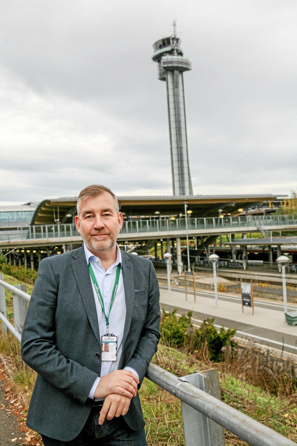 – Selv om mitt hjerte fortsatt banker for jernbanen, var stillingen i Widerøe Ground Handling så spennende at jeg ikke kunne si nei, sier Kjell Ivar Maudal. Foto: Per Dagfinn Wolden