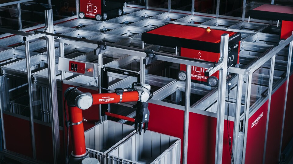 RED RIGHT HAND: Robotarmen fra Righthand Robotics er markdesklar, og har gått i prøvedrift hos kunder. Det første reelle salget nærmer seg, tror Dag-Adler Blakseth. Foto: Element Logic
