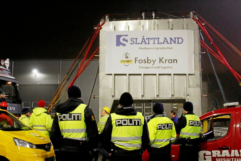 Fosby Kran AS berømmer alle involverte. Politiet stolte mannssterke opp. Foto: Fosby AS