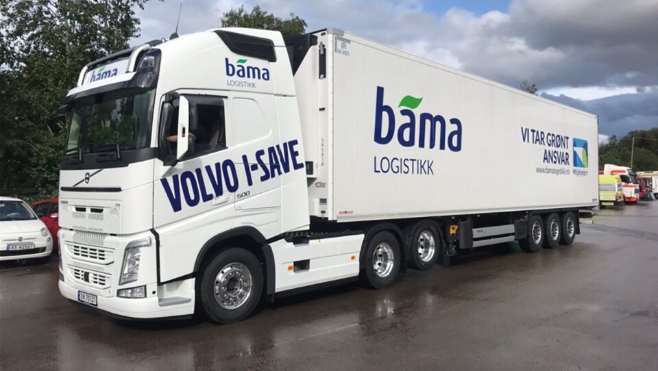 FØRSTE: Dette settet er den første med Volvo FH500 I-Save som ble tatt i bruk for testing i begynnelsen av september hos Bama Logistikk. Foto: Bama Logistikk.