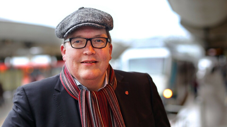 Sverre Myrli er stortingsrepresentant for Akershus og er Arbeiderpartiets transportpolitiske talsmann på Stortinget. Han er inne i sin femte stortingsperiode og har utdanning fra Høgskolen i Oslo og Handelshøjskolen i København. Han har permisjon fra jobb i Forsvarsbygg og var politisk rådgiver i Samferdselsdepartementet 1996-97. Myrli er opptatt av alle transportformer. Ikke minst det store omfanget av kabotasje som foregår i Norge i dag, både i lovlig og ulovlig form. Han er også sterk tilhenger av mer gods på bane og sjø.