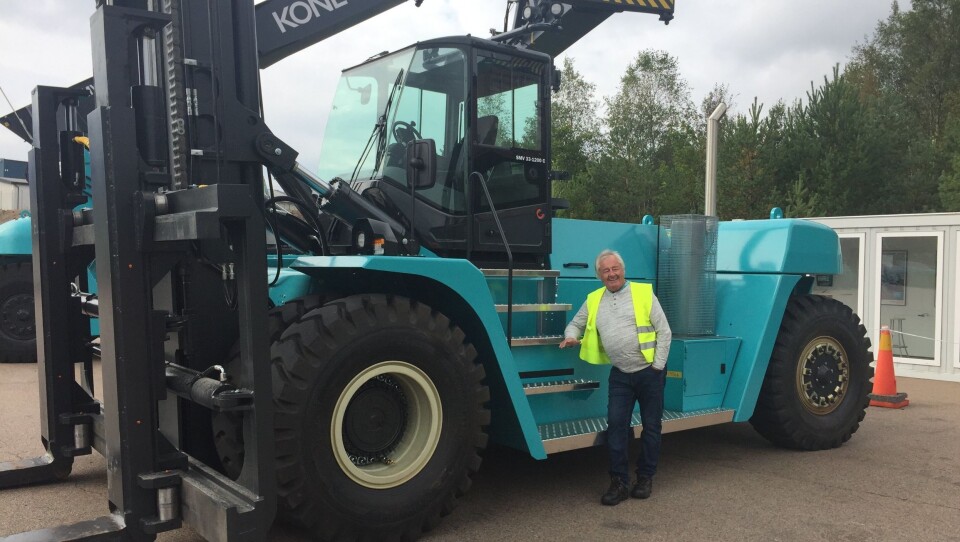 Eier og driver av Amundsen Båtslipp AS, Steiner Amundsen, gleder seg til fremtidige tunge løft med ny truck.