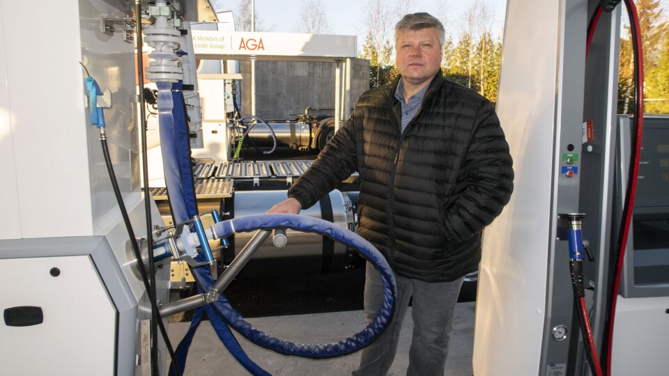 I fjor åpnet AGA sitt første fylleanlegg for flytende biogass (LBG) ved Furuset i Oslo. Her John Melby, ansvarlig for BIO gass i AGA. Foto: Espen Braata