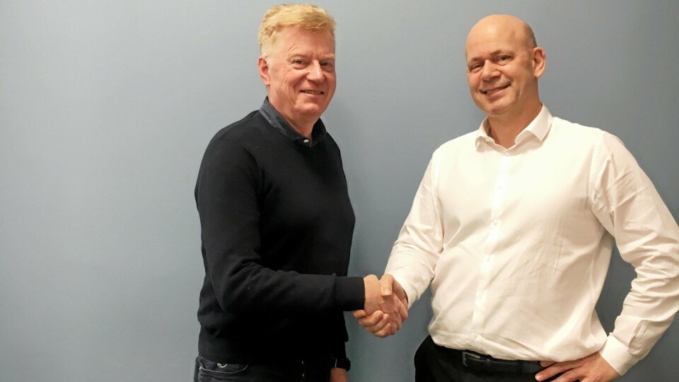 Rambølls John Kenneth Selven ønsker tidligere innkjøps- og logistikksjef i Mascot Høie AS, Fredrik Manum, velkommen med på laget.l