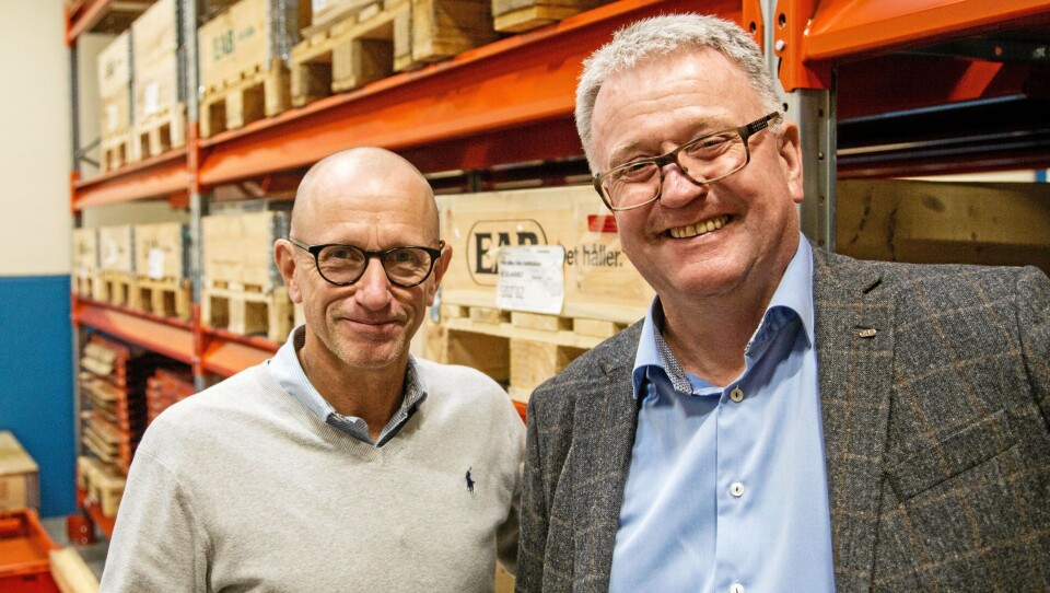RINGREVER: Salgssjef for lagerutstyr, Mats Carlsson (til venstre) og daglig leder i norske EAB Lagerteknikk AS Runar Bøe, har begge solgt EAB-produkter siden 1980-tallet.