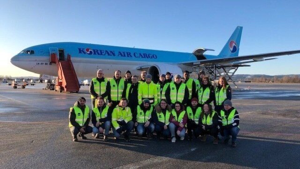 Verdikjeden for eksport av laks er et fokusområde på logistikkstudiet. Her fra et studiebesøk hos SAS Ground Handling på Gardermoen foran et cargo-fly. Verdikjeden for eksport av laks er et fokusområde på logistikkstudiet. Her fra et studiebesøk hos SAS Ground Handling på Gardermoen foran et cargo-fly.