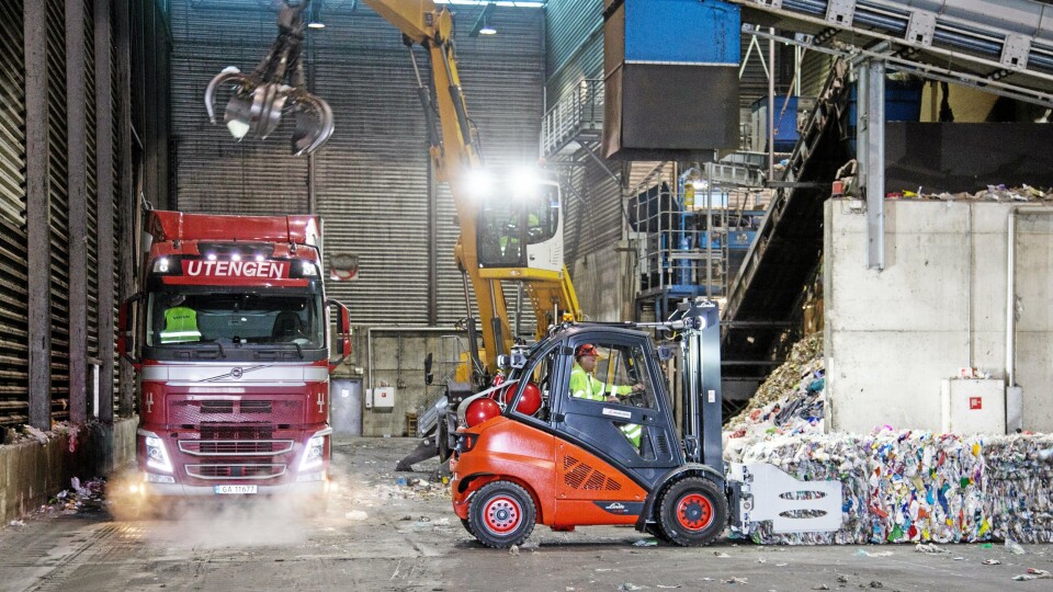 Biogass-trucken skal håndtere plastballer i gjenvinningsanlegget til Roaf på Skedsmo. Biogass-trucken skal håndtere plastballer i gjenvinningsanlegget til Roaf på Skedsmo.