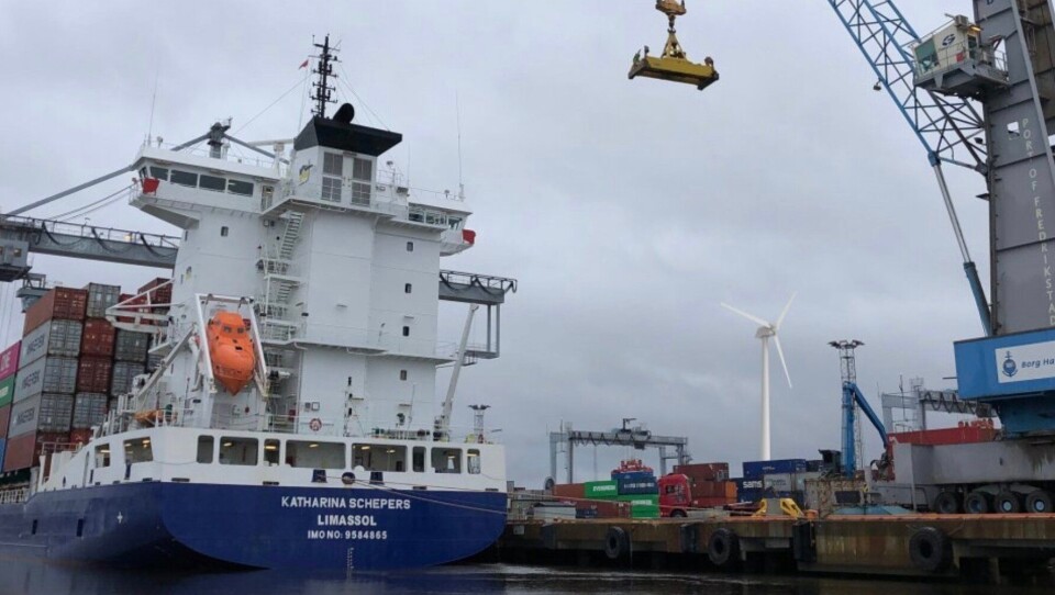 Containerskip til kai på Øraterminalen i Fredrikstad. Foto Borg Havn. Containerskip til kai på Øraterminalen i Fredrikstad. Foto Borg Havn.