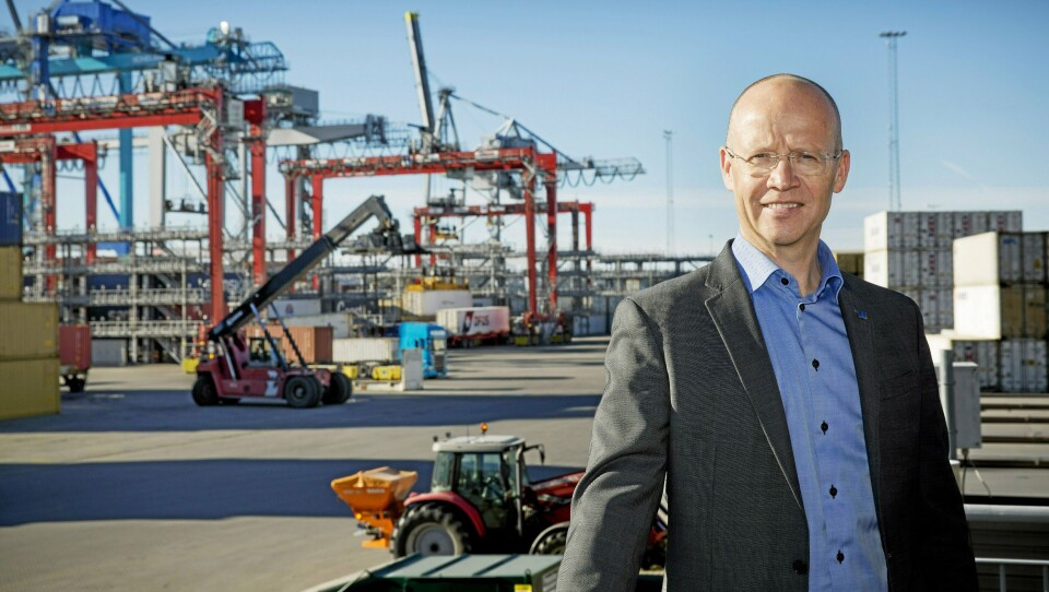Havnedirektør i Oslo, Ingvar M. Mathisen, skryter av både rederier og egne ansatte som sørger for fortsatt vareforsyning til landet. Havnedirektør i Oslo, Ingvar M. Mathisen, skryter av både rederier og egne ansatte som sørger for fortsatt vareforsyning til landet.