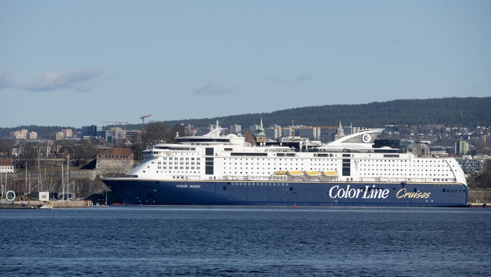 «Color Fantasy» har fått rask tilkobling til landstrøm på Vippetangen, der skipet ligger til myndighetene igjen åpner for utenlandsfergene til å gå i rute til Kiel. Dette er Color Magic som ligger ved Akershuskaia. «Color Fantasy» har fått rask tilkobling til landstrøm på Vippetangen, der skipet ligger til myndighetene igjen åpner for utenlandsfergene til å gå i rute til Kiel. Dette er Color Magic som ligger ved Akershuskaia.