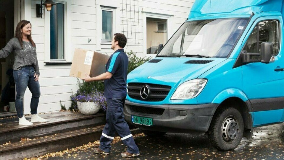Koronakrisen fører til en stor økning i hjemleveringer, men også nye rutiner både for PostNord og Posten. Koronakrisen fører til en stor økning i hjemleveringer, men også nye rutiner både for PostNord og Posten.