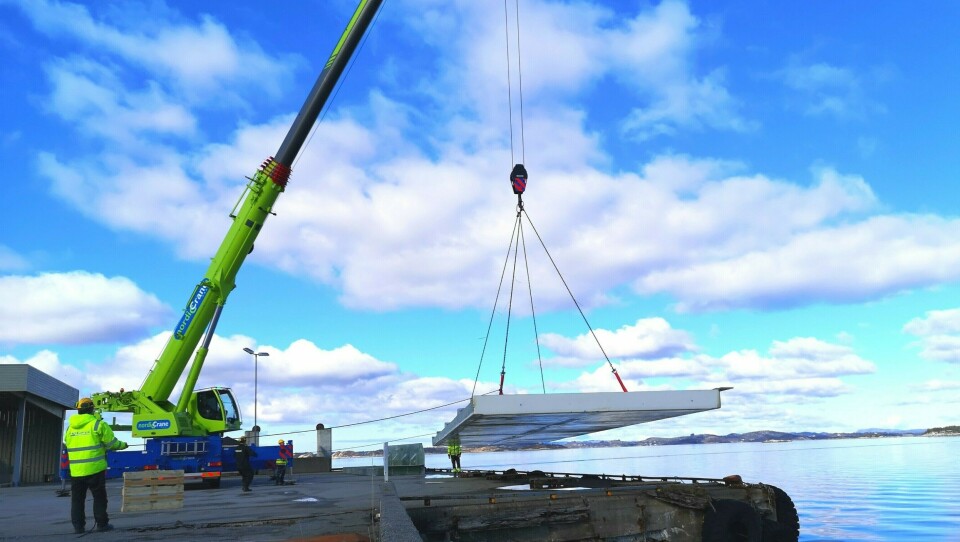 Bassengene fra HighComp gjøres klar for transport. Foto: HighComp.