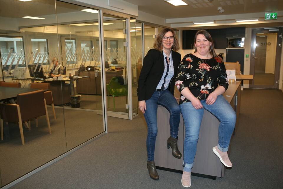 Grete Astad åpnet kontor i nye Bjørnafjorden kommune (tidl. Os) i nye Vestland fylke 1. april. Her sammen med nyansatt tollkonsulent, Monica Flaterås. Foto: Per Dagfinn Wolden Grete Astad åpnet kontor i nye Bjørnafjorden kommune (tidl. Os) i nye Vestland fylke 1. april. Her sammen med nyansatt tollkonsulent, Monica Flaterås. Foto: Per Dagfinn Wolden