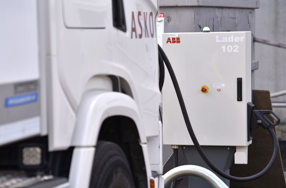ABB-laderne på Kalbakken er på 150 kilowatt (kW), eller tre ganger en typisk hurtiglader for personbiler.