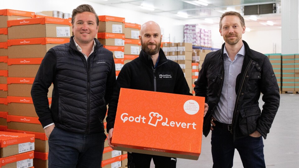 Teknologidirektør Alexander Aagren (t.v.) i GodtlevertGruppen og dataforsker Lars Løvlie i Sopra Steria (t.h.) skal bruke kunstig intelligens for å forutsi kundens behov. I midten lagersjef Tom Henning Gundersen. Teknologidirektør Alexander Aagren (t.v.) i GodtlevertGruppen og dataforsker Lars Løvlie i Sopra Steria (t.h.) skal bruke kunstig intelligens for å forutsi kundens behov. I midten lagersjef Tom Henning Gundersen.