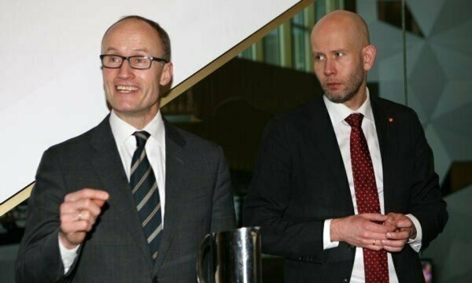 Enova-sjef Nils Kristian Nakstad og tidligere olje- og energiminister Tord Lien og er skjønt enige om satsingen på miljøvennlig transport. Her på Enova-konferansen for en tid tilbake. Foto: Per Dagfinn Wolden Enova-sjef Nils Kristian Nakstad og tidligere olje- og energiminister Tord Lien og er skjønt enige om satsingen på miljøvennlig transport. Her på Enova-konferansen for en tid tilbake. Foto: Per Dagfinn Wolden