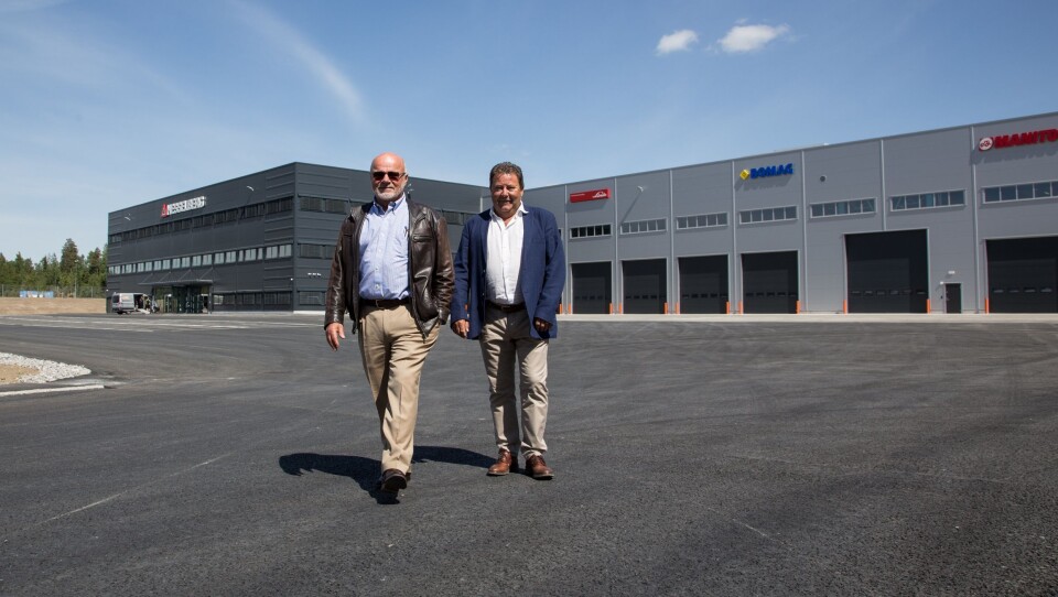 Bjarne Corwin og Kai Paulshus i Hesselberg gleder seg som to små barn til å flytte inn i nytt praktanlegg kloss ved E6.