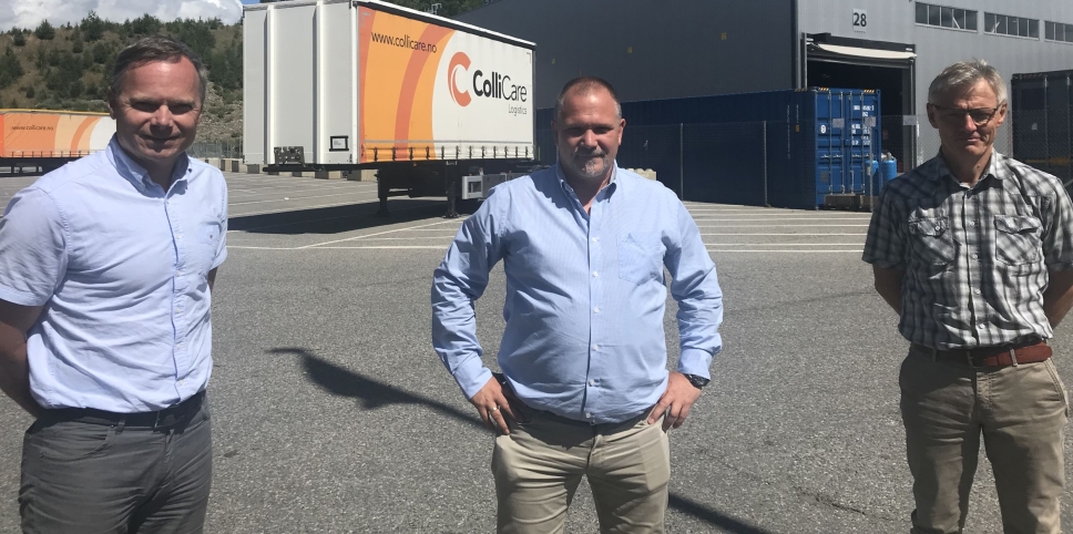 Fra venstre: Odd Hannestad, logistikkdirektør Ahlsell, Tom Erik Hauger, styreleder ColliCare, Trond Høyer, transportsjef Ahlsell.