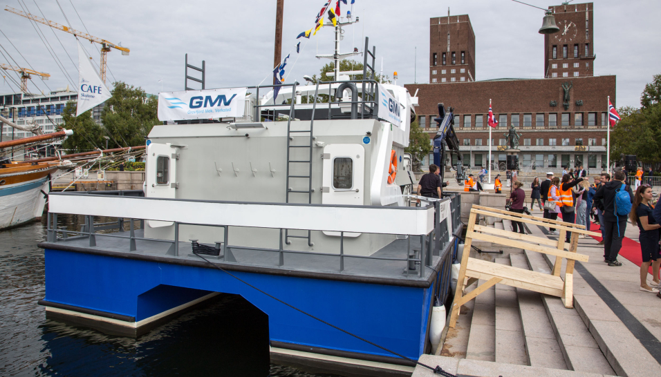 Pelikan II ble døpt under en høytidelig seremoni på Honnørbrygga i Oslo torsdag.