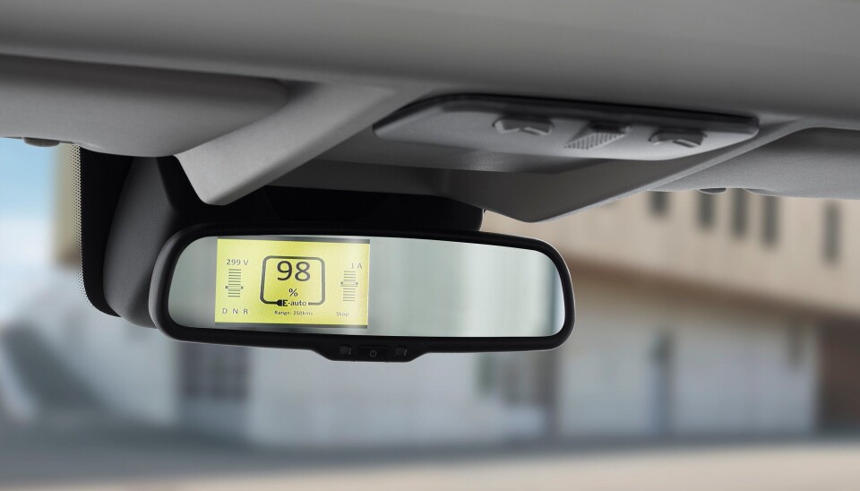 Typisk informasjon om elektrifiseringen av bilen vil komme i midtspeilet. Her vises blant annet batteritilstand, rekkevidde og girvalg.