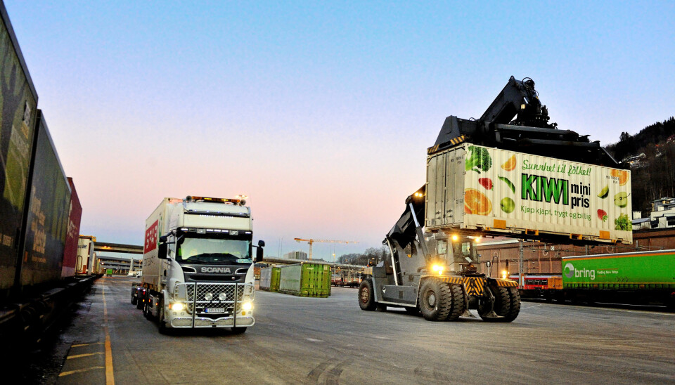 Omlasting av container på Nygårdstangen i Bergen. Omlasting av container på Nygårdstangen i Bergen.