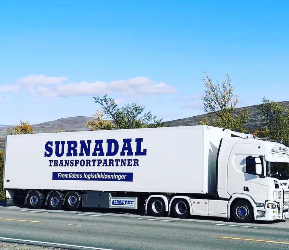 Å bli deltaker i denne gigantsammenslutningen skal være det største som har skjedd Surnadal Transport.
