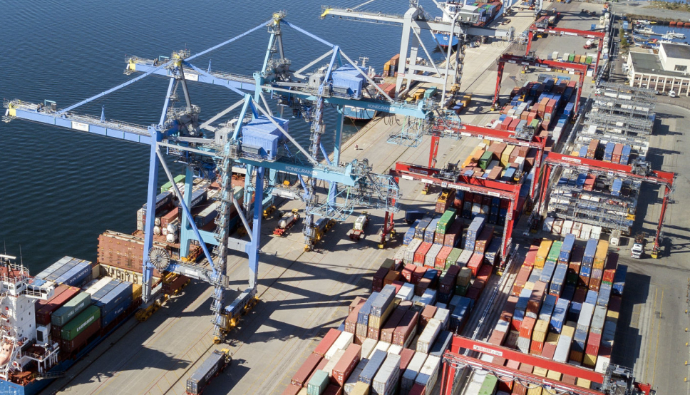 På Yilports terminal på Sjursøya jobber STS-kraner fra Konecranes tett sammen med stablekraner fra Cargotecs merke Kalmar. Nå blir de to finske produsentene slått sammen.