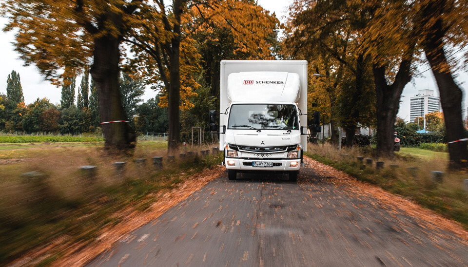 36 slike lette elektrisk drevne Fuso-lastebiler skal leveres til DB Schenker. Åtte av dem til konsernets norske selskap.