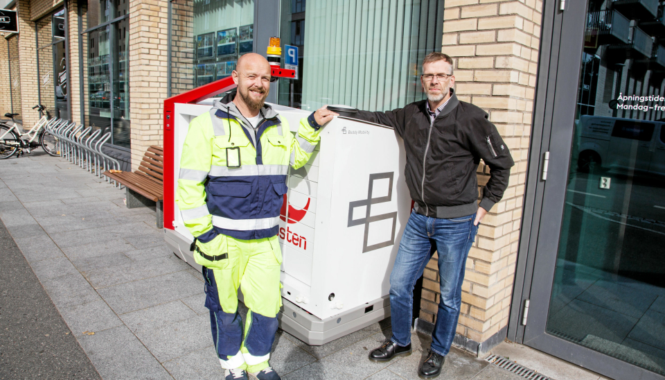 PARTNERE: Testen på Løren var et samarbeid mellom Buddy Mobility og Posten. Nå skal Morten Theiste i Buddy (til venstre) og Svein Aaserud i Posten lære av reaksjonene etter testen.