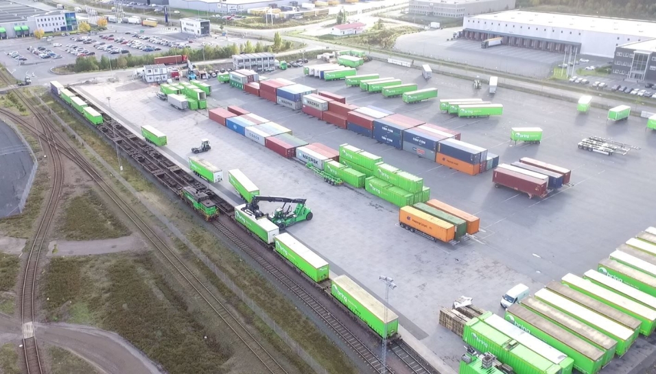 I Torsvik ved Jönköping har Bring Intermodal en egen kombiterminal .