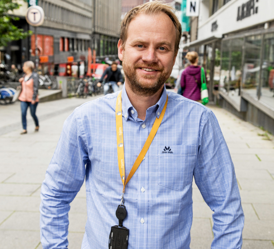 Daglig leder Anders Angen i Helthjem Netthandel gleder seg over nye rekordtall.