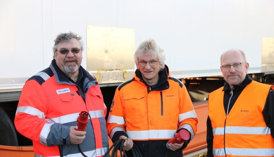 Stolte av ny miljøvennlig termotransport. Fra v. Erik Solum-Head of Direct Road i Schenker, Trond Williksen-Sjef terminaldrift Green Cargo, og Bjarke Raaby-vogningeniør Green Cargo.