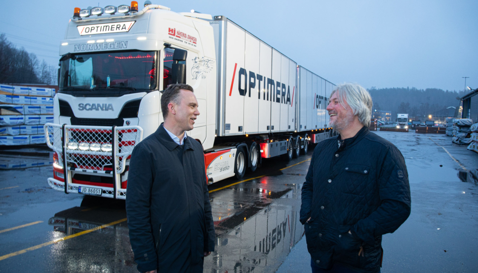 Gard Erik Dahl (til venstre), logistikkdirektør i Optimera, og John-Kristian Skogholt, logistikksjef, tar grep for mer effektiv og bærekraftig logistikk.