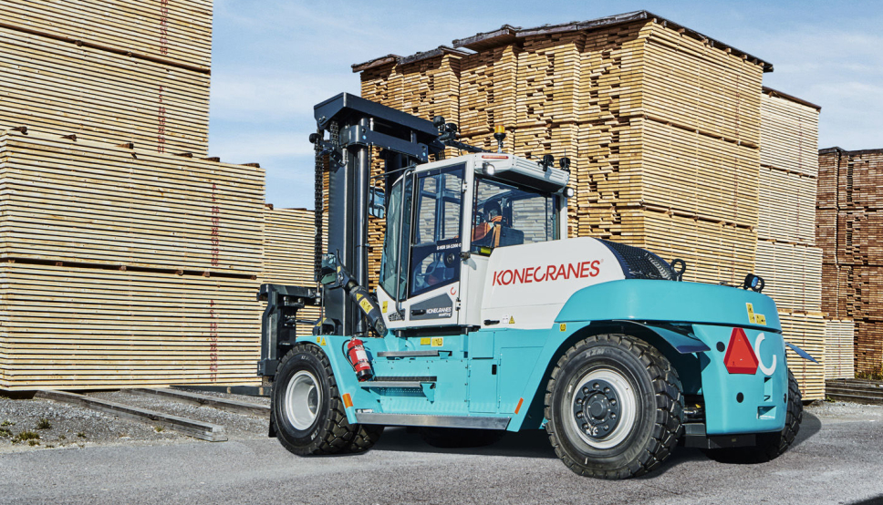 LIKE STERK: De elektriske E-VER-maskinene har samme løftekapasitet som sine dieselbrødre, og løfter til og med raskere under transport.