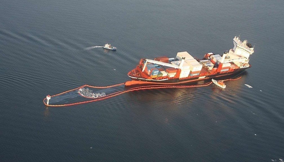 I 2011 grunnstøtte MV Godafoss i innseilingen til Borg Havn, og opptil 112 kubikkmeter olje fra skipet lekket ut. Mudring i farleden vil redusere faren for slike ulykker.