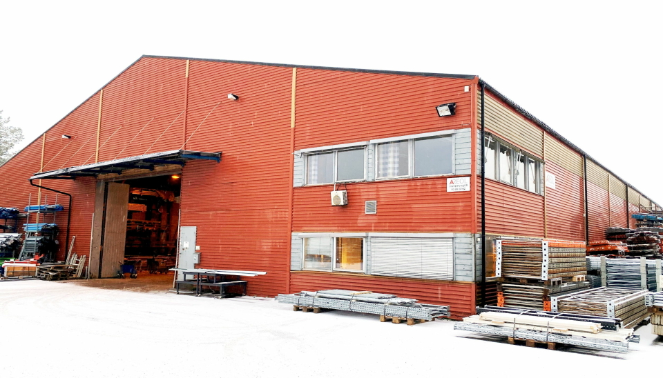 STORT UTVALG: Areol har 2500 kvadratmeter fordelt på to lagre på Maura nord for Gardermoen. Her finnes det meste innen lagerinnredning.